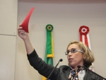 Dos Gabinetes – Ana Paula dá “cartão vermelho” ao governo pelo descaso com os servidores da saúde