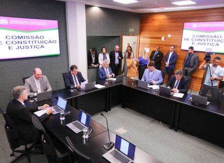 A reunião da CCJ foi presidida pelo deputado Rodrigo Minotto.