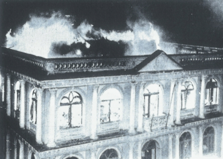 Primeira sede da Alesc sofreu um incêndio em 1956.