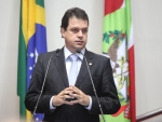 Deputado cobra explicações sobre situação “lamentável” de escolas no Estado