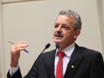 Dresch diz que suspensão do mandato de Cunha prova farsa do impeachment