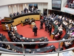 Ministro, governador e prefeitos acompanham a posse dos novos deputados