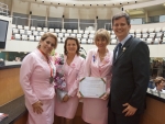 Jean Kuhlmann homenageia Rede Feminina de Combate ao Câncer de Blumenau pelos seus 40 anos