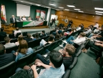 Mesa redonda aproxima parlamentares e universitários