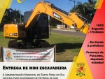 Paulinha participa da entrega de uma escavadeira em Santa Rosa do Sul