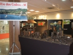 Mostra de Rio dos Cedros apresenta móveis e objetos trançados em vime