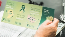 A campanha Julho Verde trata do câncer de cabeça e pescoço, com ênfase na prevenção.